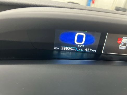 Used 2022 Toyota Prius LE image 12