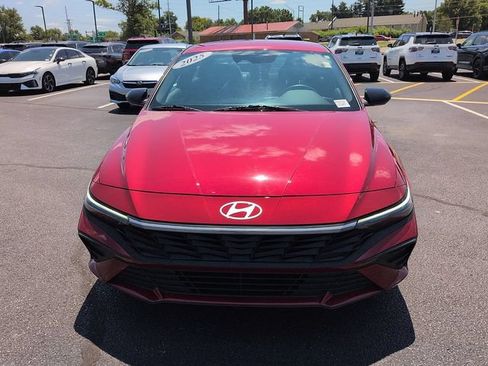 Used 2025 Hyundai Elantra Sport FWD image 2