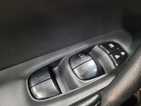 Used 2016 Nissan Rogue SV AWD/4WD image 27