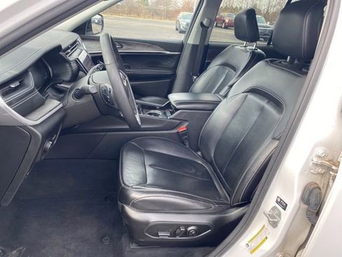 Used 2023 Jeep Grand Cherokee Limited image 15