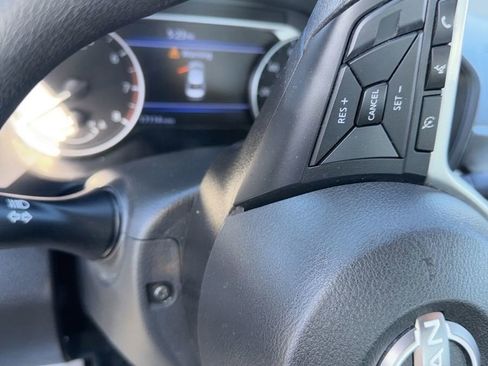 Used 2025 Nissan Altima 2.5 SV image 7