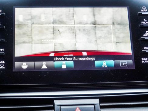 Used 2018 Honda Accord Touring image 32