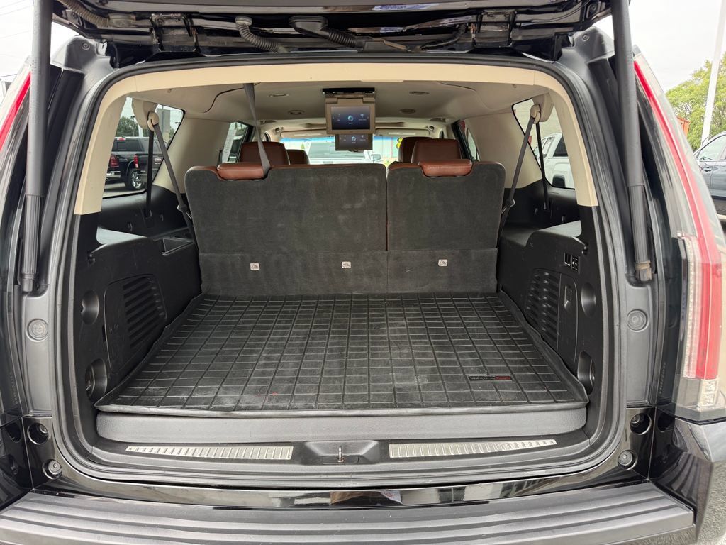 Used 2018 Cadillac Escalade ESV Premium Luxury w/ LPO, Radiant Package AWD/4WD image 32