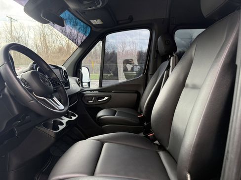 Used 2023 Mercedes-Benz Sprinter 2500 image 17