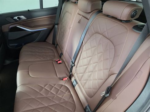 Used 2025 BMW X5 xDrive40i w/ Executive Package image 16