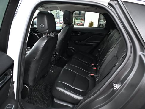 Used 2020 Jaguar F-PACE Premium image 38