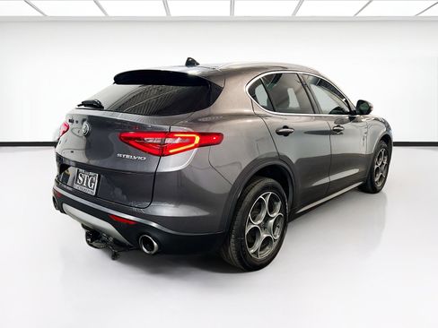 Used 2018 Alfa Romeo Stelvio Ti image 4