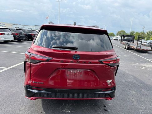 Used 2025 Toyota Sienna XSE w/ XSE Premium Package AWD/4WD image 6