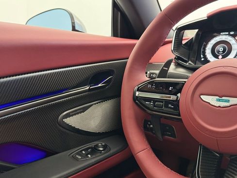 Used 2025 Aston Martin Vanquish image 22