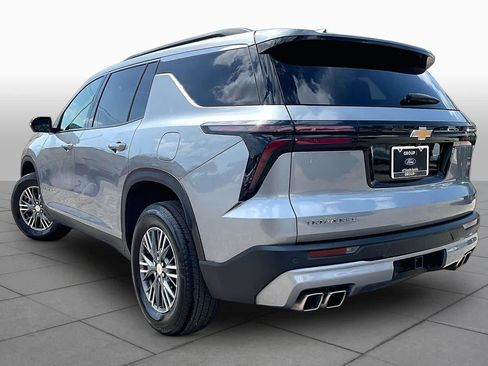 Used 2024 Chevrolet Traverse LT FWD image 12