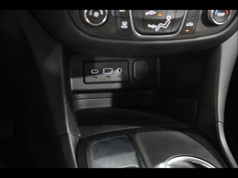 Used 2019 Chevrolet Equinox LT FWD image 14