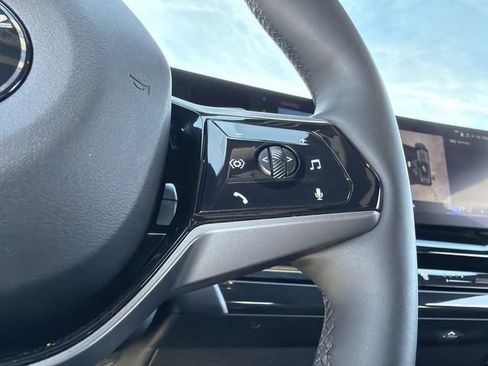 Used 2024 BMW 530i xDrive w/ Premium Package image 22