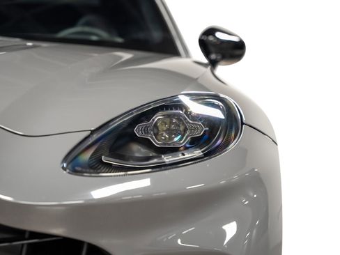 Used 2021 Aston Martin DBX image 9