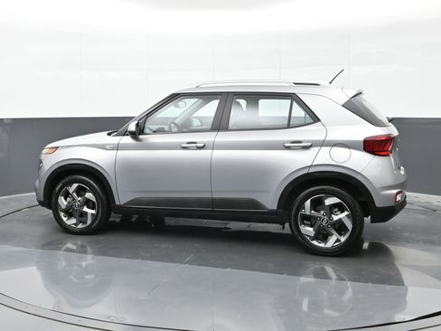 Used 2024 Hyundai Venue SEL image 5