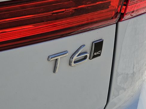 Used 2021 Volvo XC60 T6 R-Design image 30