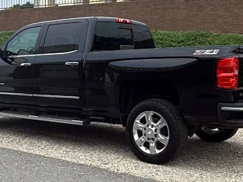 Used 2017 Chevrolet Silverado 2500 LTZ w/ Duramax Plus Package AWD/4WD image 6