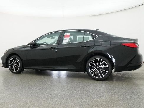 Used 2026 Toyota Camry XLE AWD/4WD image 9