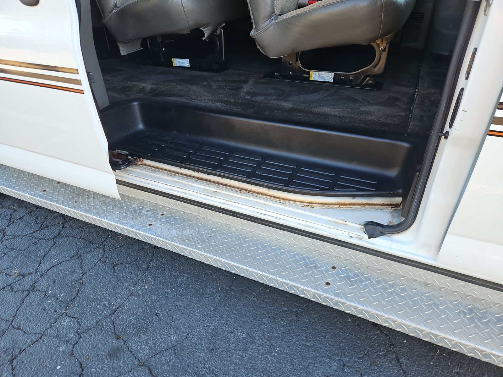 Used 2014 Chevrolet Express 3500 LT w/ LT Preferred Equipment Group RWD image 17