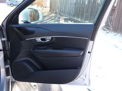 Used 2020 Volvo XC90 T6 Momentum image 28