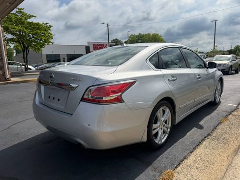 Used 2015 Nissan Altima 3.5 SL FWD image 7