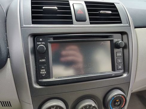 Used 2013 Toyota Corolla LE FWD image 11