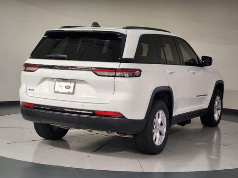 Used 2024 Jeep Grand Cherokee Altitude AWD/4WD image 2