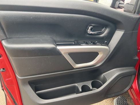 Used 2019 Nissan Titan SV w/ SV Convenience Package image 7