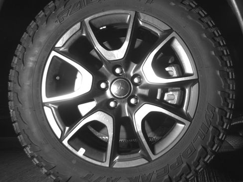 Used 2025 Jeep Compass Trailhawk image 13