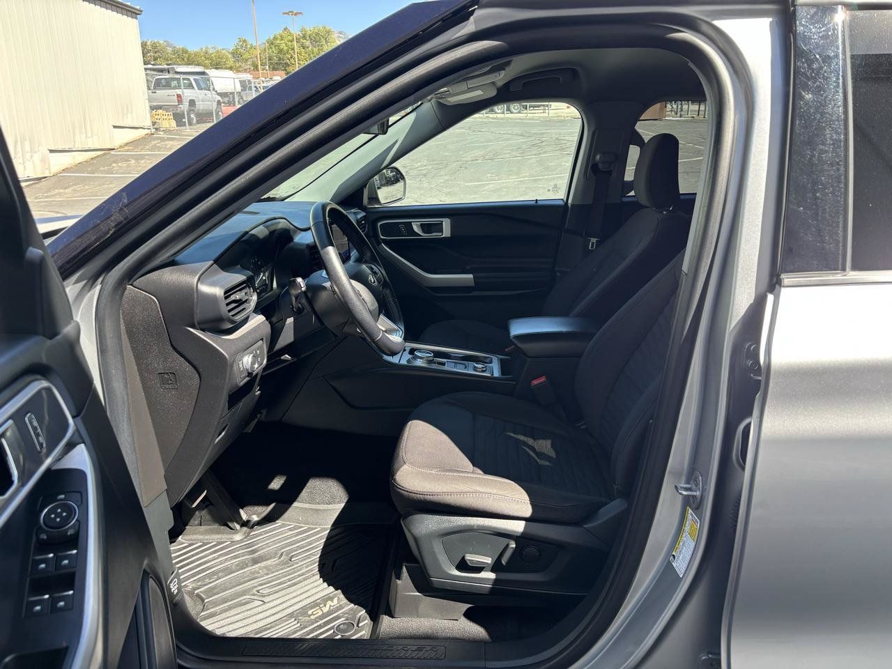 Used 2021 Ford Explorer XLT AWD/4WD image 4