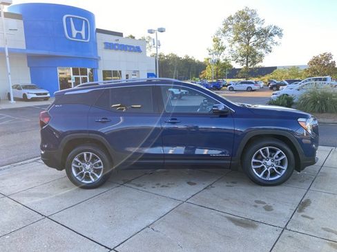 Used 2022 GMC Terrain SLT w/ LPO, Floor Liner Package image 12