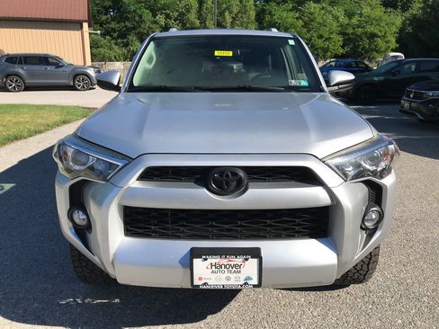 Used 2018 Toyota 4Runner SR5 AWD/4WD image 3