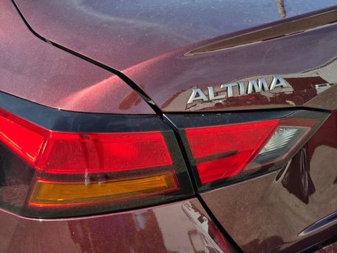 Used 2025 Nissan Altima 2.5 SV FWD image 7