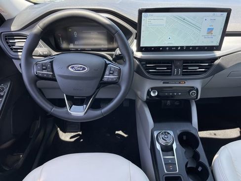 Used 2025 Ford Escape SE FWD image 11