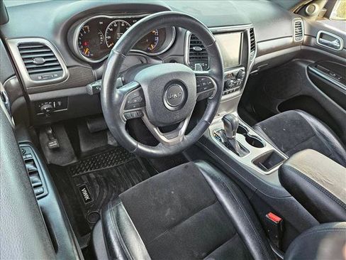 Used 2017 Jeep Grand Cherokee Altitude image 10