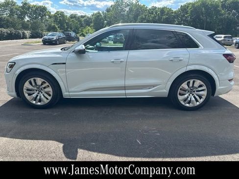 Used 2022 Audi e-tron S Premium Plus AWD/4WD image 8