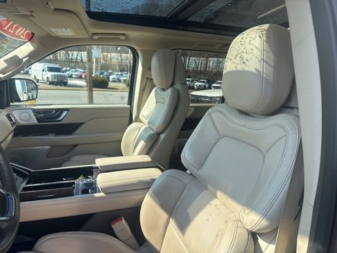 Used 2021 Lincoln Navigator Reserve w/ Luxury Package image 27