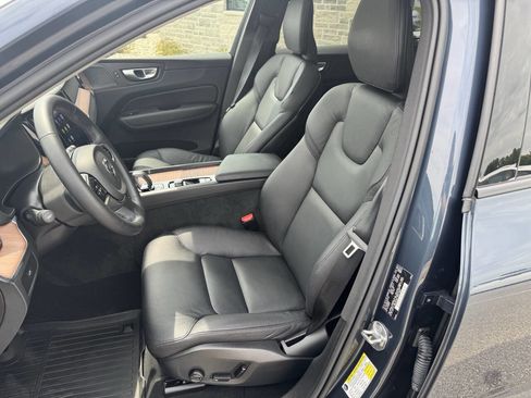 Used 2024 Volvo XC60 B5 Plus image 17