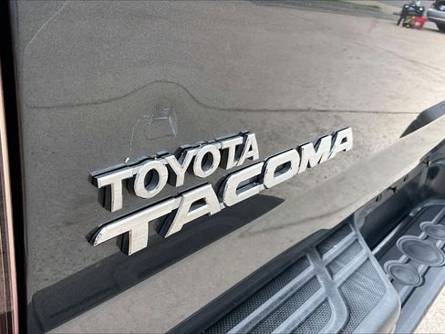 Used 2012 Toyota Tacoma PreRunner image 31