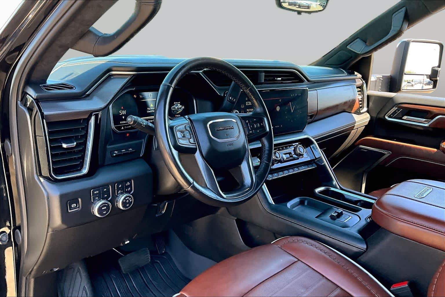 Used 2025 GMC Sierra 2500 Denali Ultimate AWD/4WD image 18