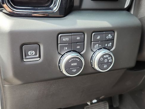 Used 2025 GMC Sierra 1500 AT4 w/ AT4 Premium Package AWD/4WD image 28