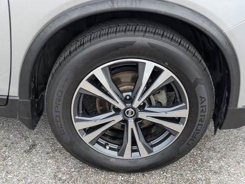 Used 2019 Nissan Rogue SV w/ Premium Package image 15