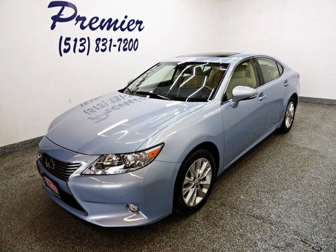 Used 2013 Lexus ES 300h w/ Luxury Pkg FWD image 1