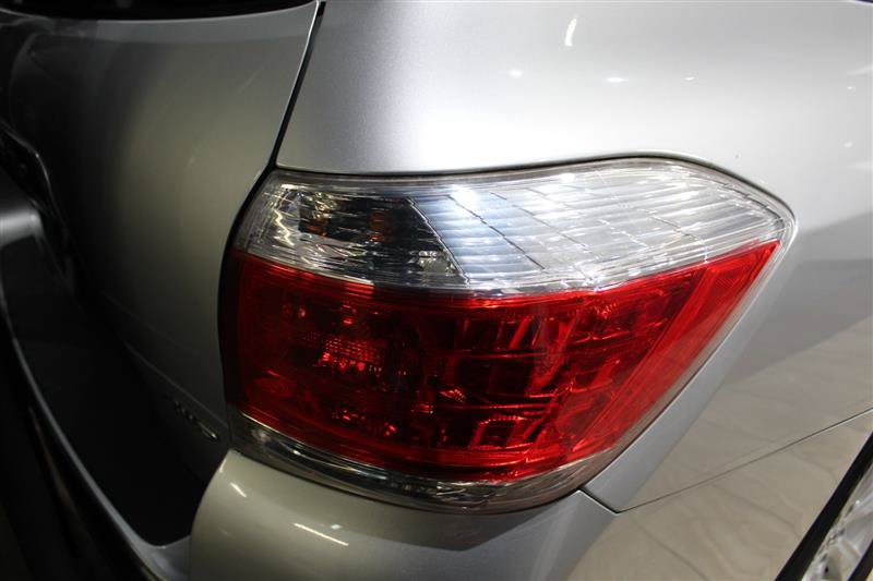 Used 2013 Toyota Highlander SE AWD/4WD image 11