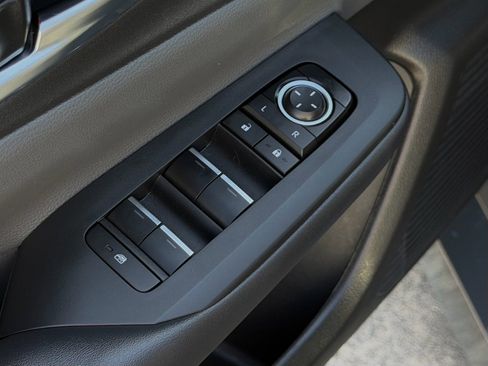Used 2025 Toyota Prius XLE FWD image 14