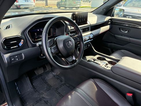 Used 2025 Honda Pilot Black Edition image 16