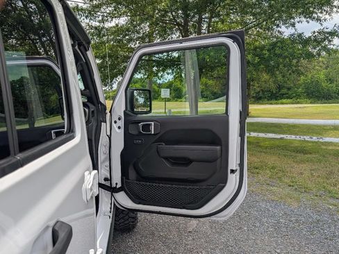 Used 2023 Jeep Wrangler Unlimited w/ Cold Weather Group AWD/4WD image 16