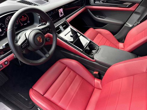 Certified 2025 Porsche Panamera image 4