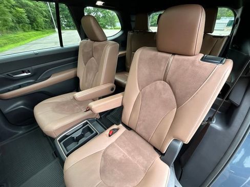 Used 2024 Toyota Grand Highlander AWD Hybrid image 38