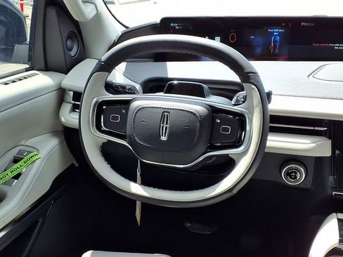 New 2026 Lincoln Navigator L Premier AWD/4WD image 11