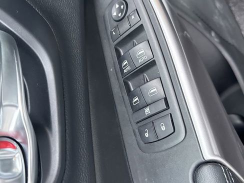 Used 2019 Jeep Cherokee Latitude Plus w/ Comfort/Convenience Group image 23